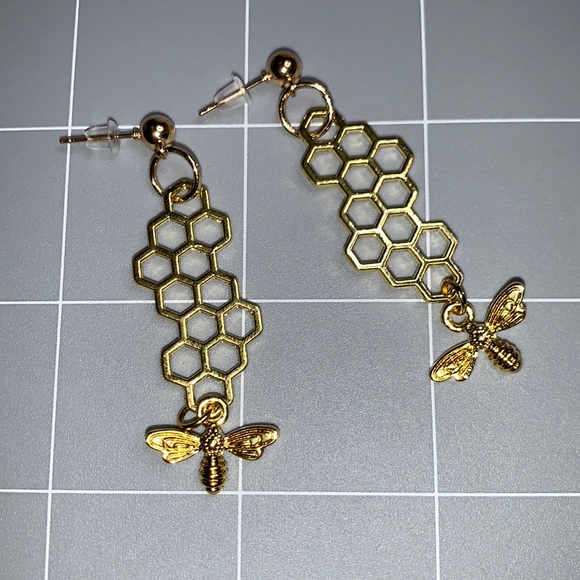 New Hand Crafted Bee 🐝 Earrings Post n’ Dangle - Picture 5 of 8